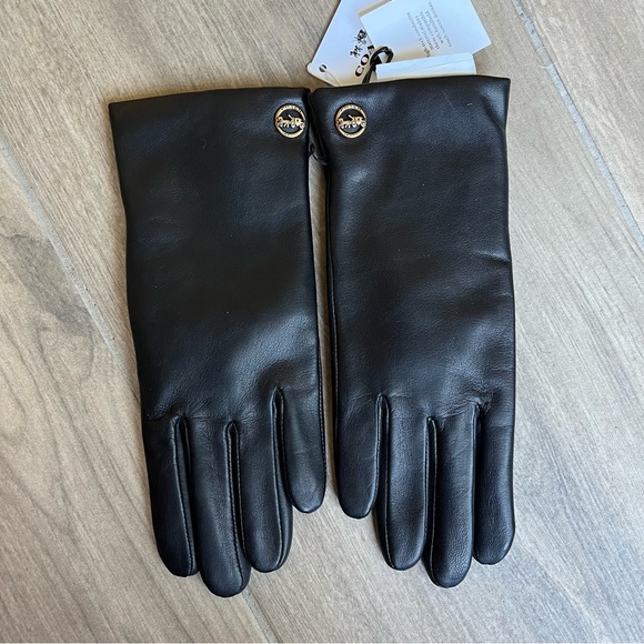 Coach Horse And Carriage Plaque Leather Tech Gloves - Picture 2 of 8